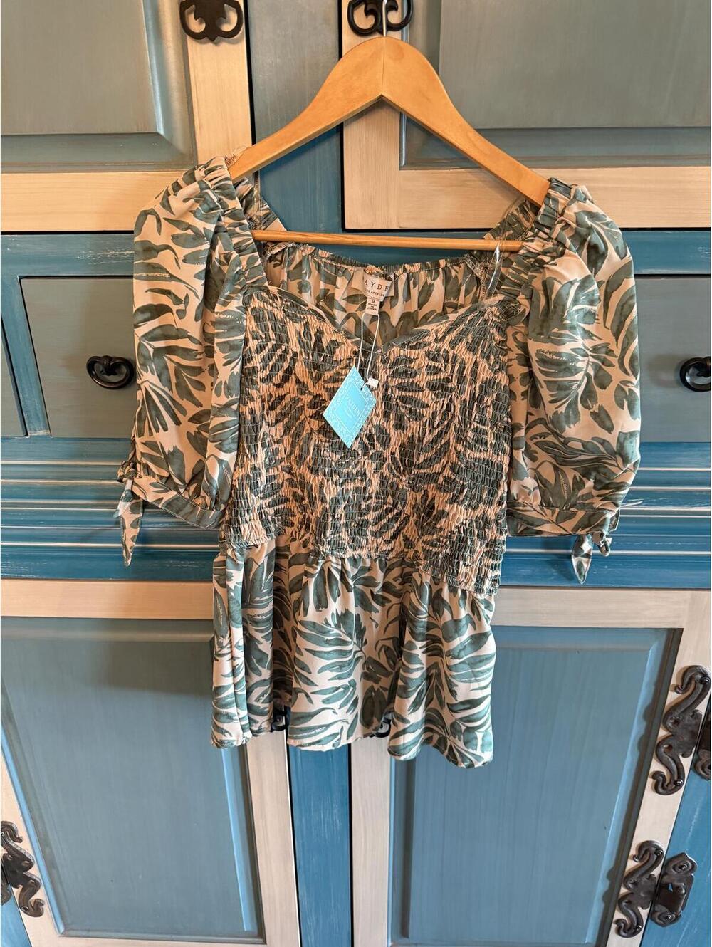 Hayden Los Angeles Medium Leaf Print Puff Sleeve Top